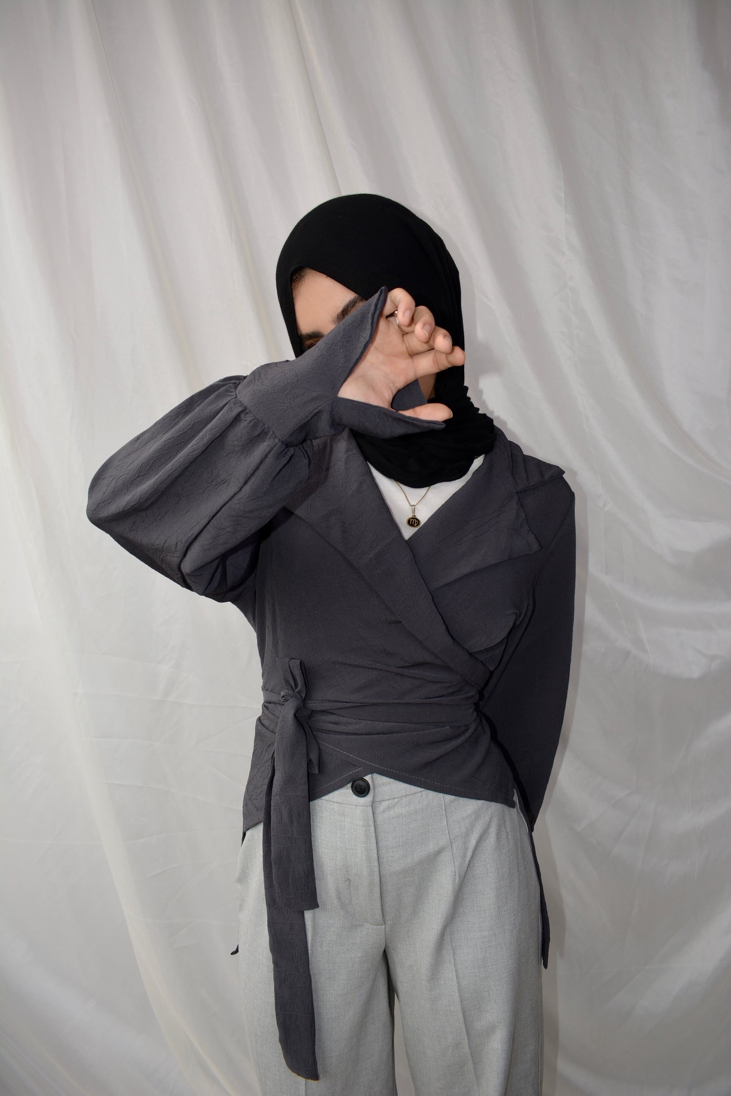 Wrap Elegance top (GRAY)