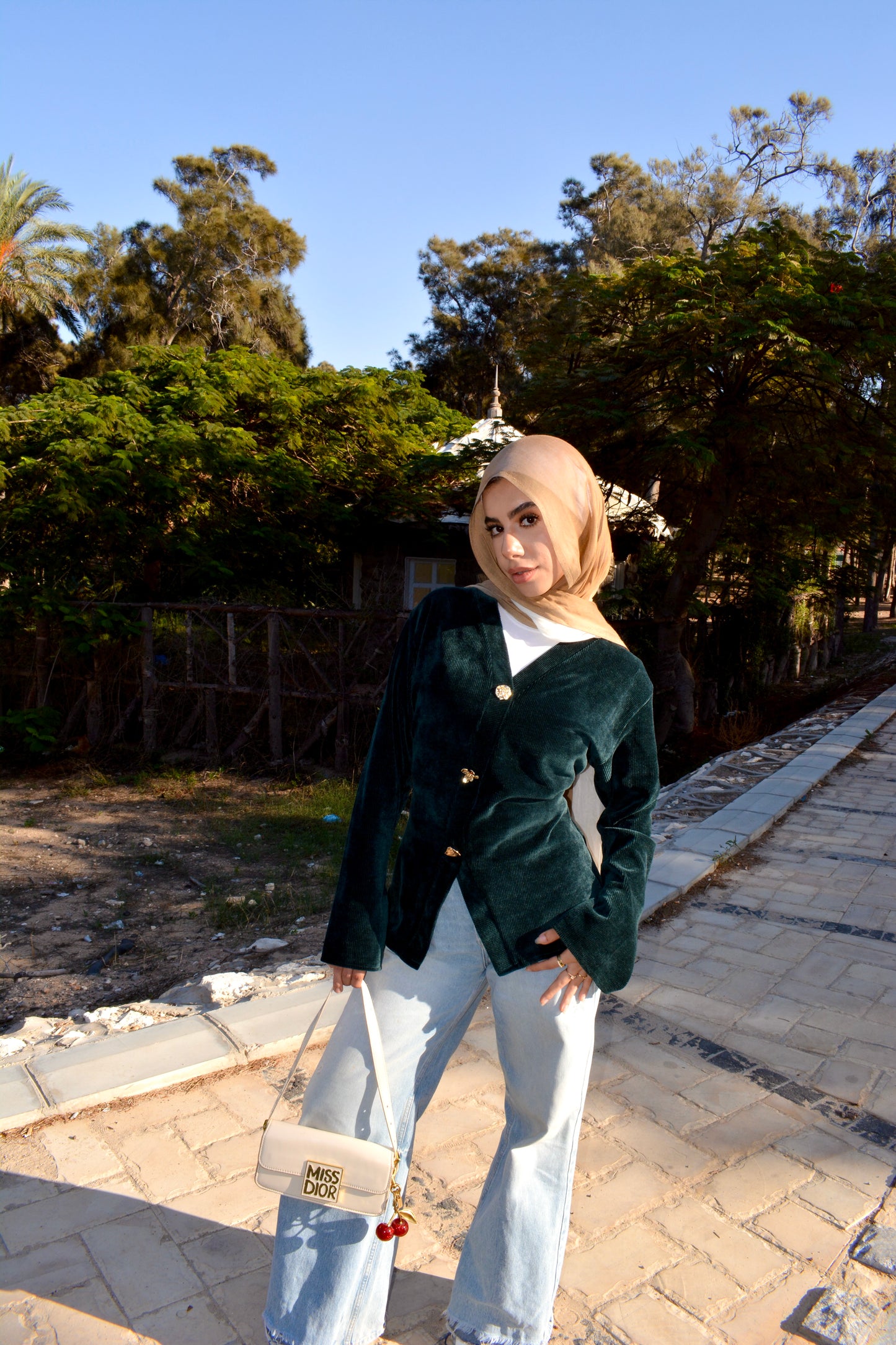 Velvet Glow _Dark Green